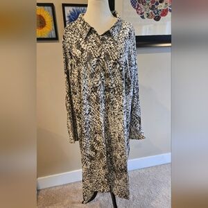 26 / 28 Lane Bryant Black and White Patterned button up long sleeve shirt dress